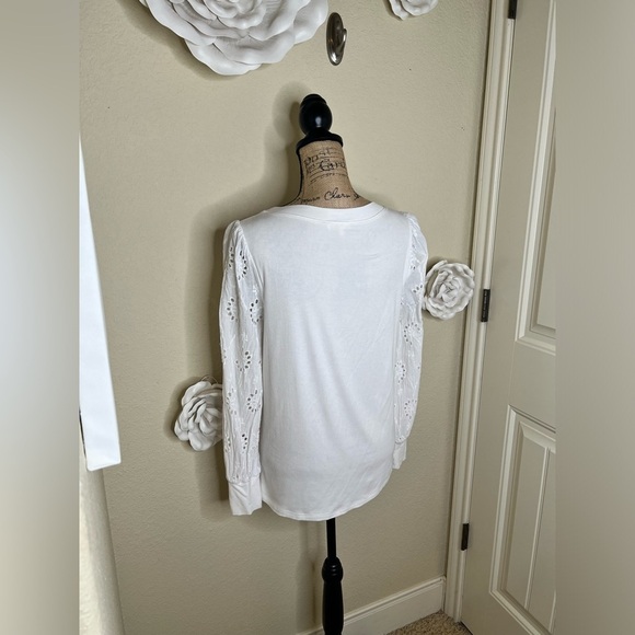 NTM: Entro Solid White Floral Eyelet Long Sleeve Top in Size Small - Picture 15 of 16